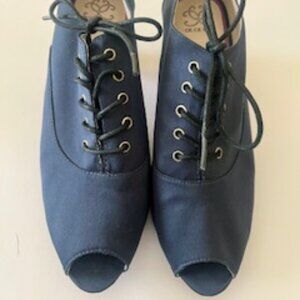CE CE CIN Lace-Up Satin Shoe with Decorative Heel in Navy. Size 9M